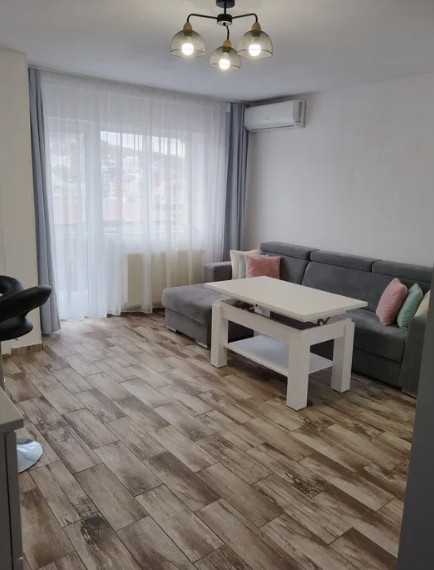 Apartament de 2 camere, 42 MP, 2 locuri de parcare, strada Stejarului