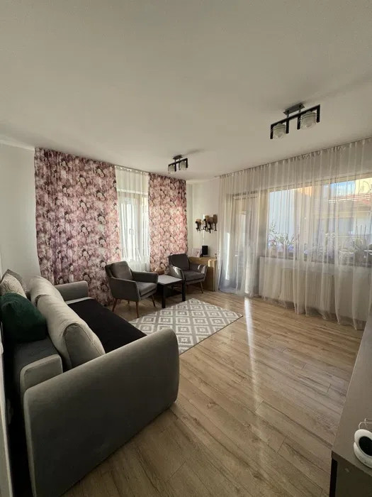 Apartament cu 2 camere, Balcon, Parcare inclusă 