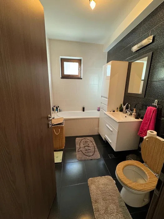 Apartament cu 2 camere, Balcon, Parcare inclusă 