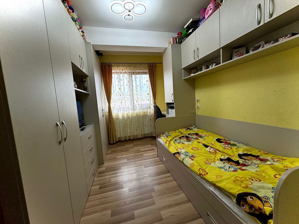 Apartament de 3 camere , 51 mp, zona Stejarului