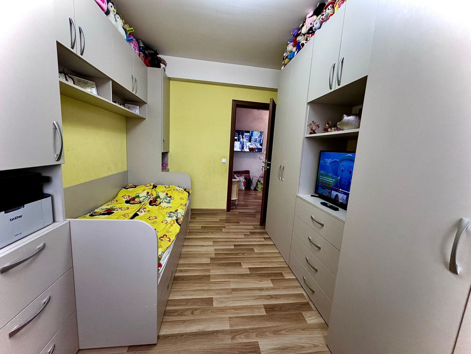 Apartament de 3 camere , 51 mp, zona Stejarului