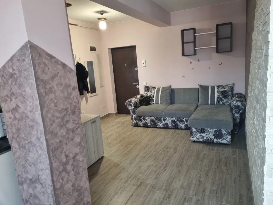 Apartament cu 3 camere, terasa de 25 mp, parcare, zona Razoare