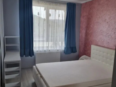 Apartament cu 3 camere, terasa de 25 mp, parcare, zona Razoare