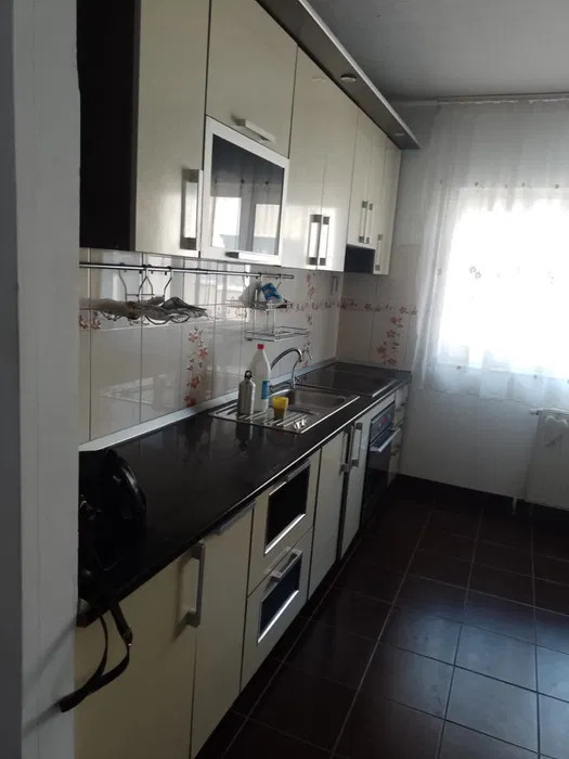 Apartament de 2 camere, 68 mp , Zona Razoare