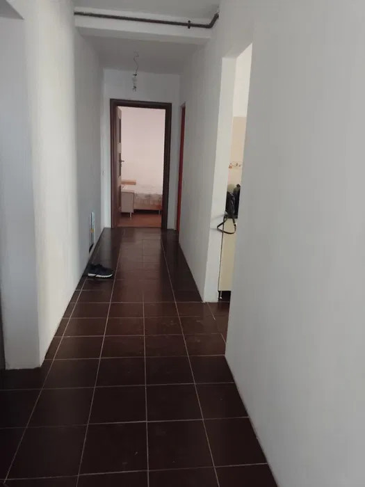 Apartament de 2 camere, 68 mp , Zona Razoare