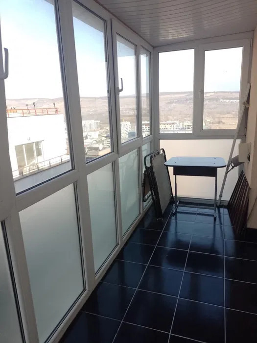 Apartament de 2 camere, 68 mp , Zona Razoare