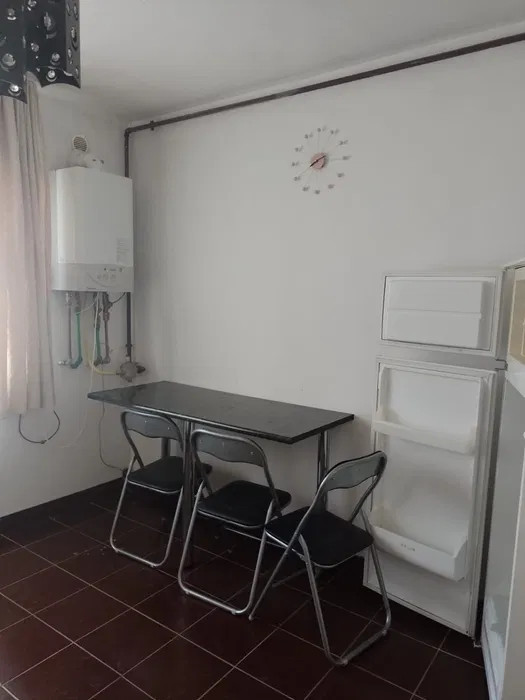 Apartament de 2 camere, 68 mp , Zona Razoare