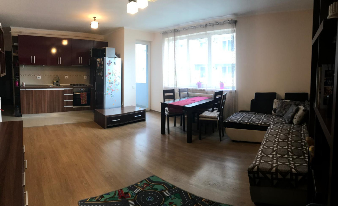 Apartament de 3 camere, 63 mp, balcon, langa Vivo