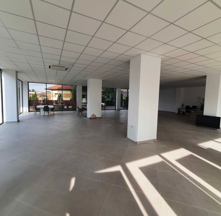 Spatiu comercial, open space, 330 mp, suprafata vitrata 90%