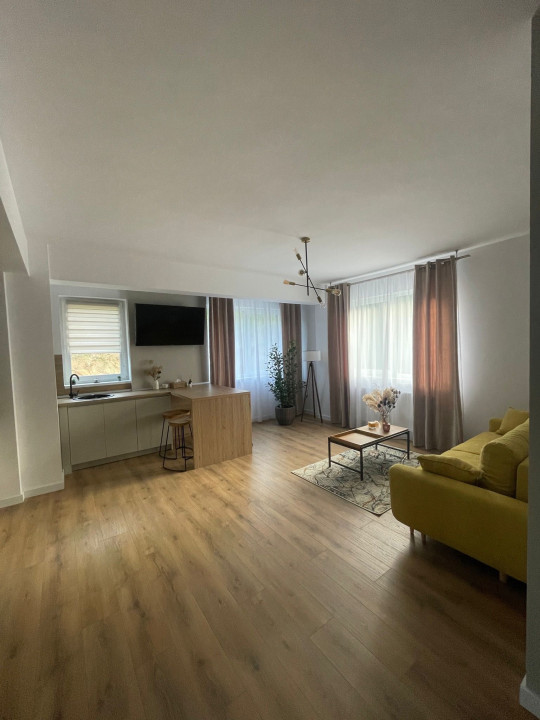 Apartament de 3 camere, 60mp, Ultrafinisat, parcare, Zona Teilor