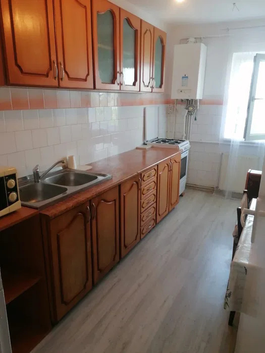 Apartament de vanzare + loc de parcare