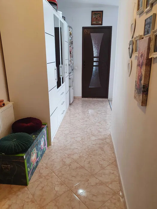 Apartament cu 2 camere, 56 mp, parcare, zona Florilor