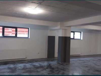 Spatiu Comercial 300 mp, Zona Stejarului