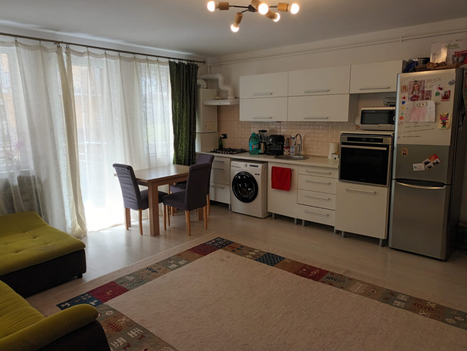 Apartament cu 3 camere, 62 mp, balcon, parcare, etajul 1, zona Eroilor