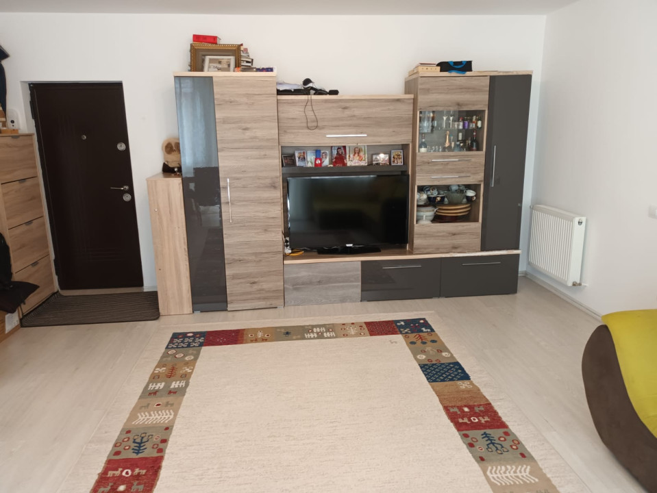 Apartament cu 3 camere, 62 mp, balcon, parcare, etajul 1, zona Eroilor