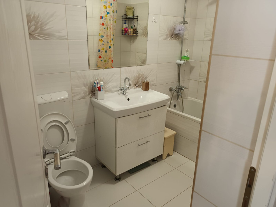 Apartament cu 3 camere, 62 mp, balcon, parcare, etajul 1, zona Eroilor