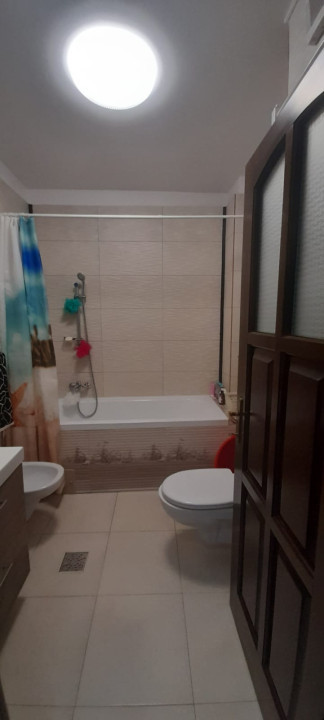 apartament cu  3camere,2 bai si parcare subterana.zona semicentrala