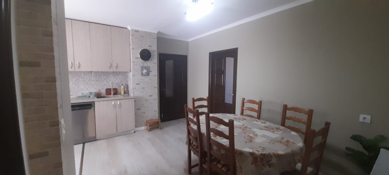 apartament cu  3camere,2 bai si parcare subterana.zona semicentrala