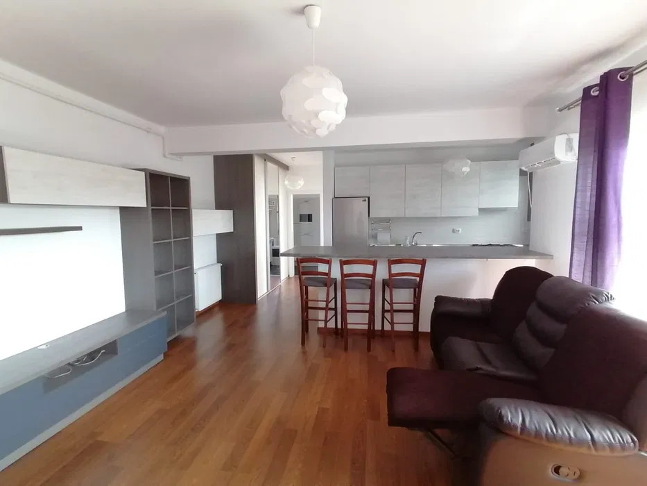 Apartament cu 3 camere, 68 mp, balcon, etajul 1, zona Urusagului