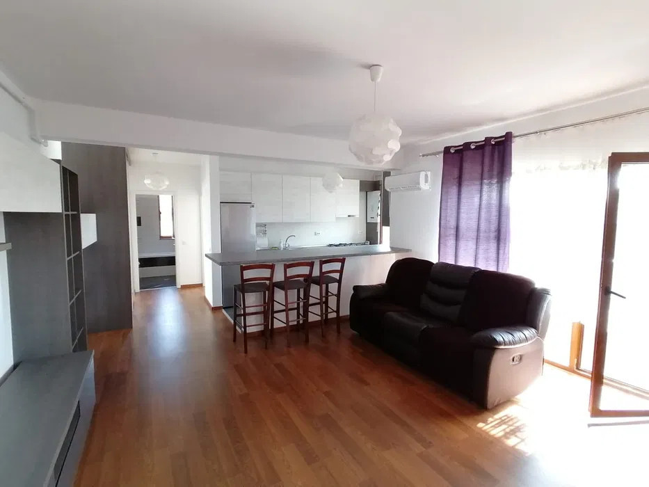 Apartament cu 3 camere, 68 mp, balcon, etajul 1, zona Urusagului