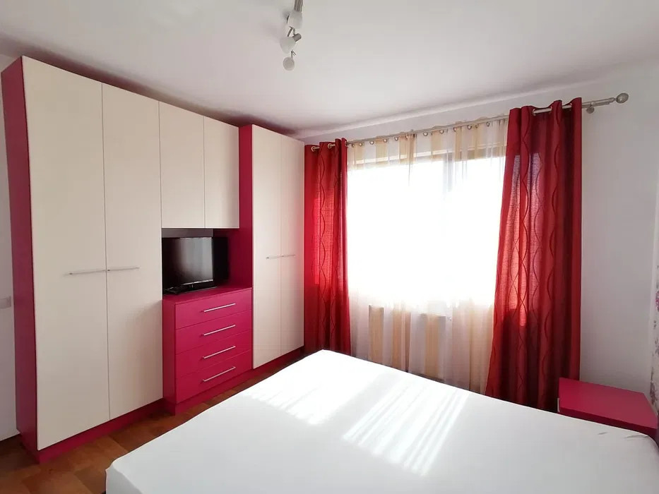 Apartament cu 3 camere, 68 mp, balcon, etajul 1, zona Urusagului