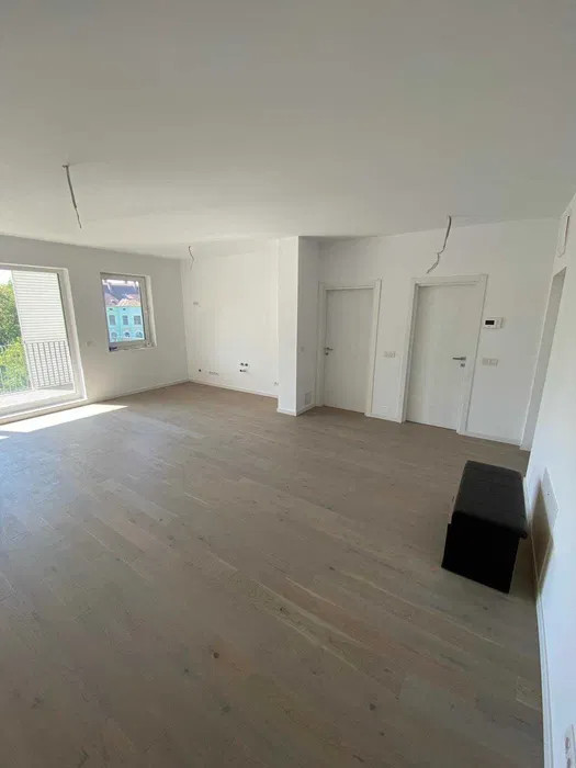 Apartament de vanzare 2 camere decomandate zona centrala 