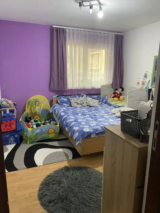 Apartament cu 2 camere, 43 mp, balcon, zona Stejarului