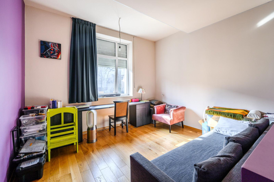 Apartament cu 4 camere,2 bai si parcare,120 mp ultracentral, la cheie