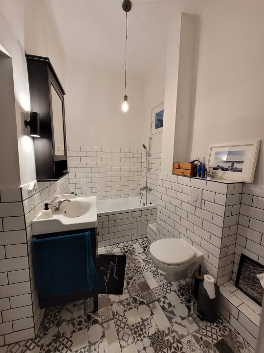 Apartament 4 camere, 86 mp, cladire istorica, la cheie, zona Camera de Comert