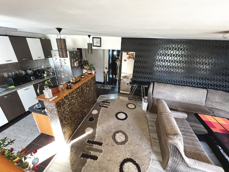 Apartament de  4 camere , 135 mp ,strada  Stejarului