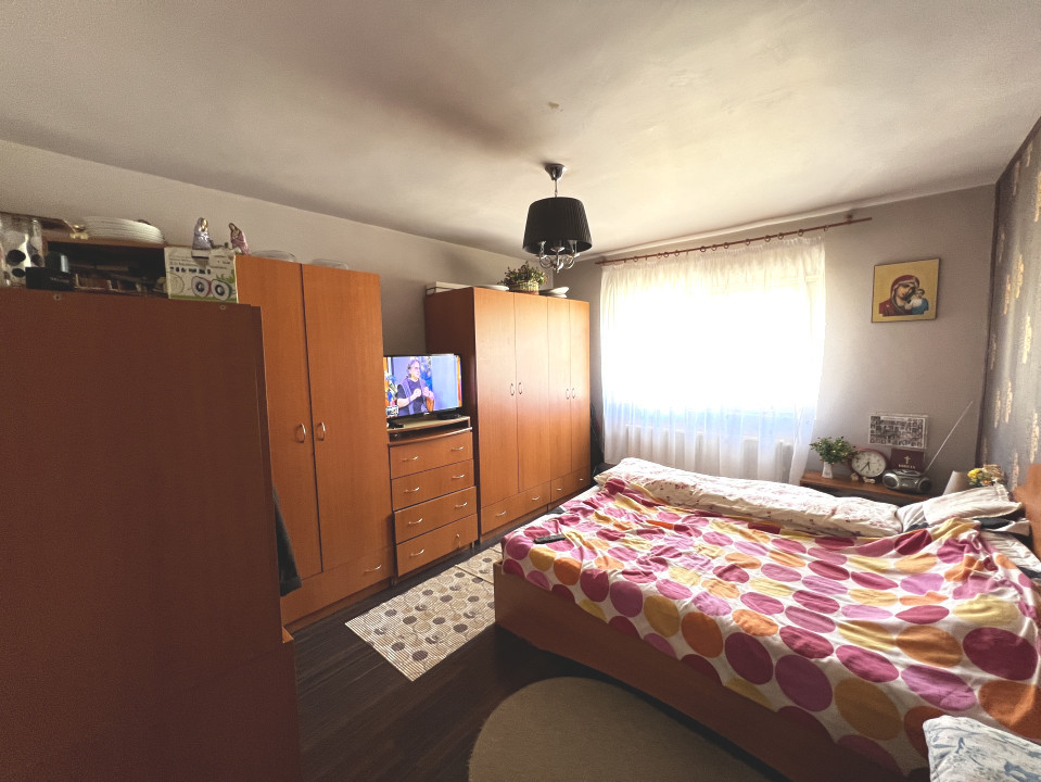 Apartament de  4 camere , 135 mp ,strada  Stejarului