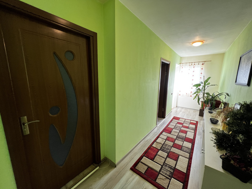 Apartament de  4 camere , 135 mp ,strada  Stejarului