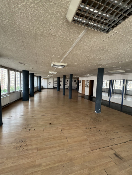 Spatiu Comercial de inchiriat pe 2 nivele, 200 MP, zona Piata Marasti 