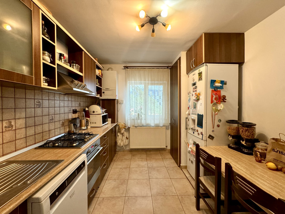 Apartament 3 camere decomandate, 65 mp, etaj intermediar, zona Kaufland Marasti