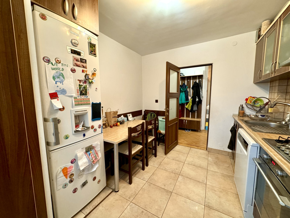 Apartament 3 camere decomandate, 65 mp, etaj intermediar, zona Kaufland Marasti