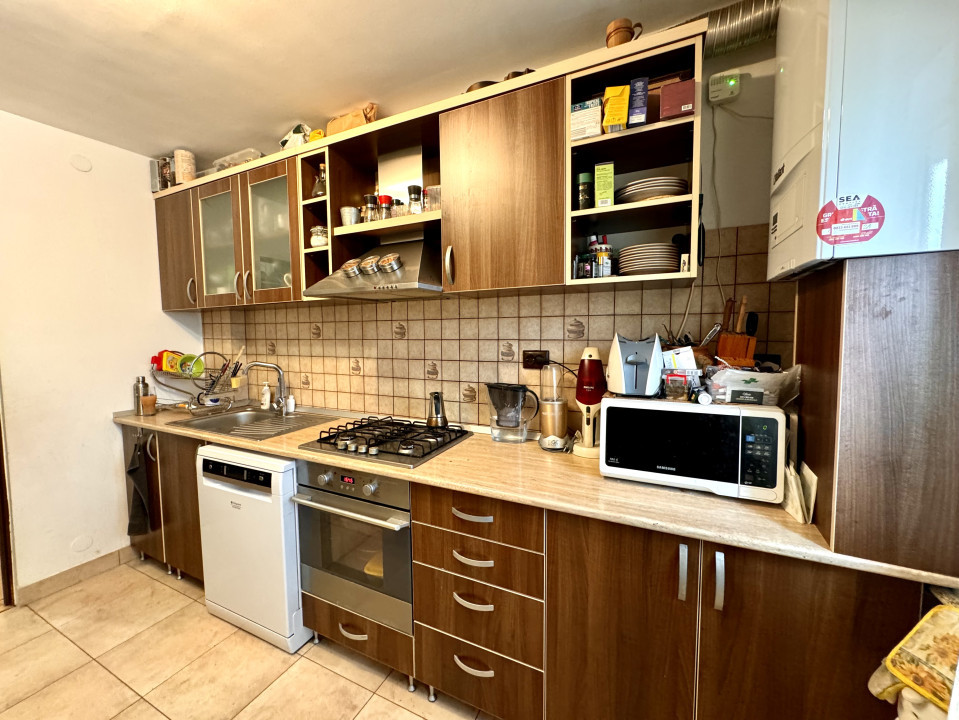 Apartament 3 camere decomandate, 65 mp, etaj intermediar, zona Kaufland Marasti