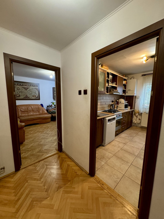 Apartament 3 camere decomandate, 65 mp, etaj intermediar, zona Kaufland Marasti