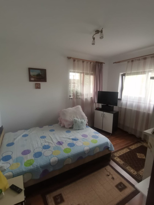 Casa de vanzare cu 7 camere , Calea Baciului situata intr-o zona linistita