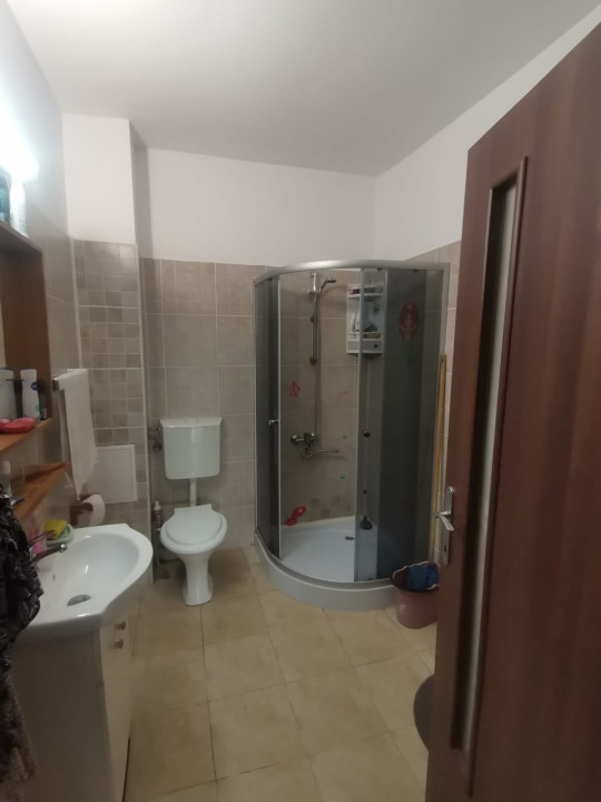 Casa de vanzare cu 7 camere , Calea Baciului situata intr-o zona linistita