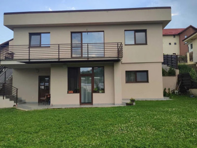 Casa de vanzare cu 7 camere , Calea Baciului situata intr-o zona linistita