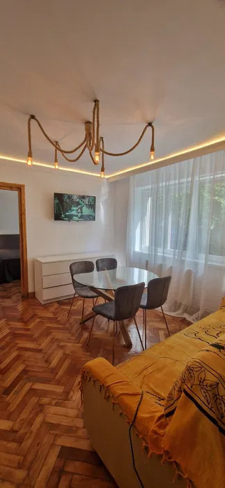 Apartament de vanzare cu 2 camere design Art Deco