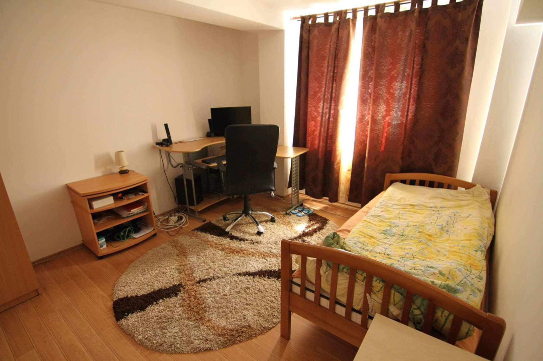 Apartament cu 3 camere,zona Iulius Mall