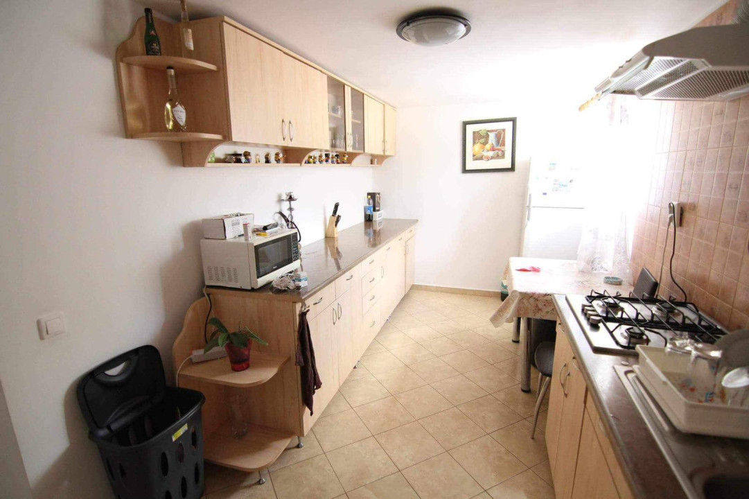 Apartament cu 3 camere,zona Iulius Mall