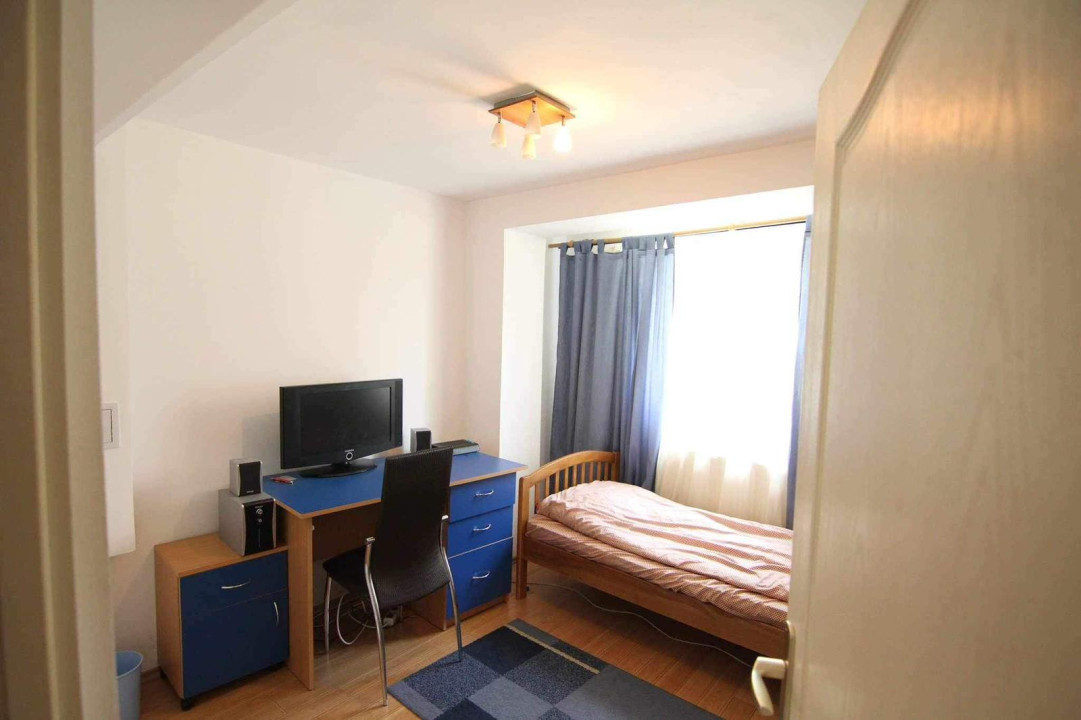 Apartament cu 3 camere,zona Iulius Mall