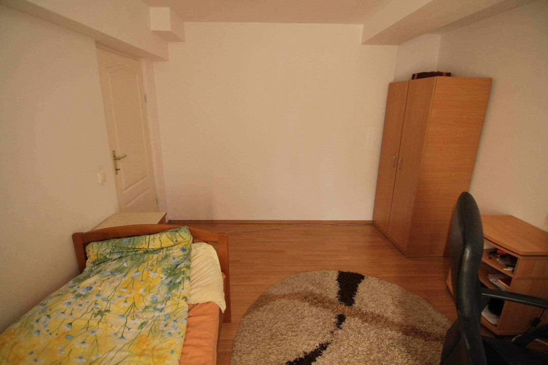 Apartament cu 3 camere,zona Iulius Mall