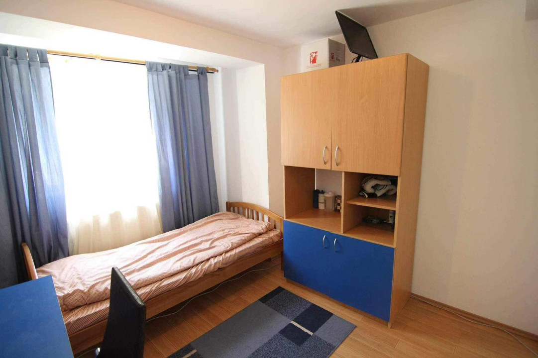 Apartament cu 3 camere,zona Iulius Mall