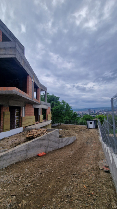 Casa cu 7 camere, 234mp utili, terasa panoramica, Dambul R.