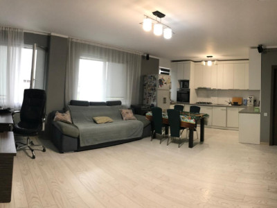 Apartament cu 3 camere, 70 mp, 2 bai, zona Teilor