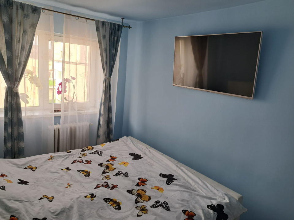 apartament cu 4 camere,2 bai,boxa si parcare