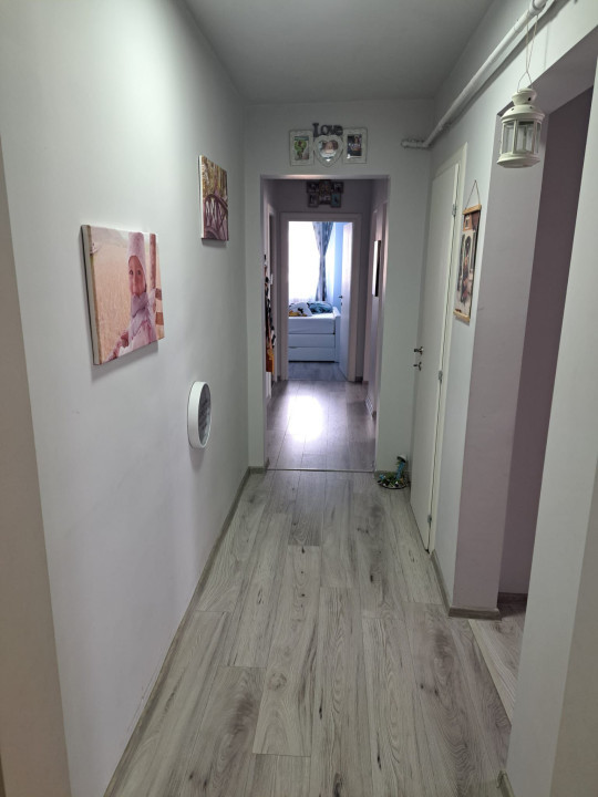 apartament cu 4 camere,2 bai,boxa si parcare